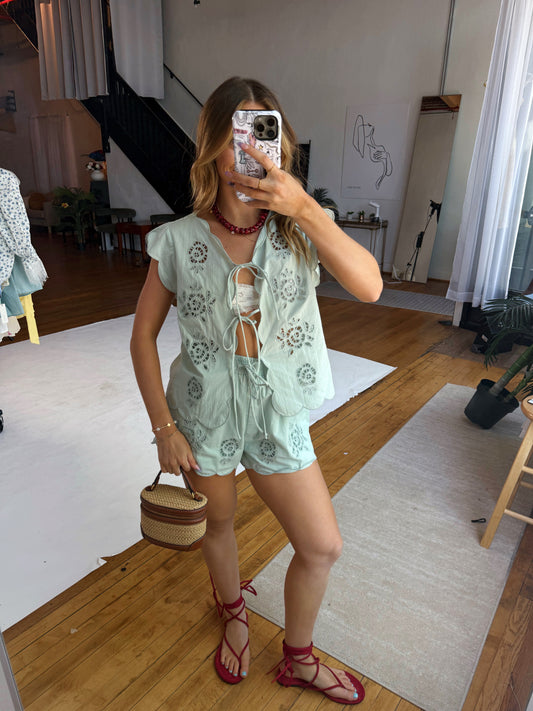 Robin Scalloped Set